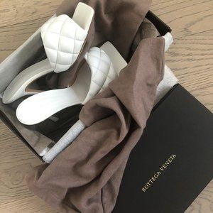 BOTTEGA VENETA DREAM PADDED SANDALS // White 37
